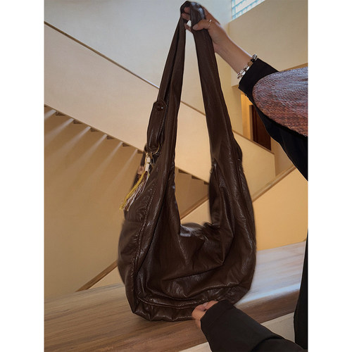 MOERSHOP  长期主义  大淇私藏轻便环保皮斜挎牛角包