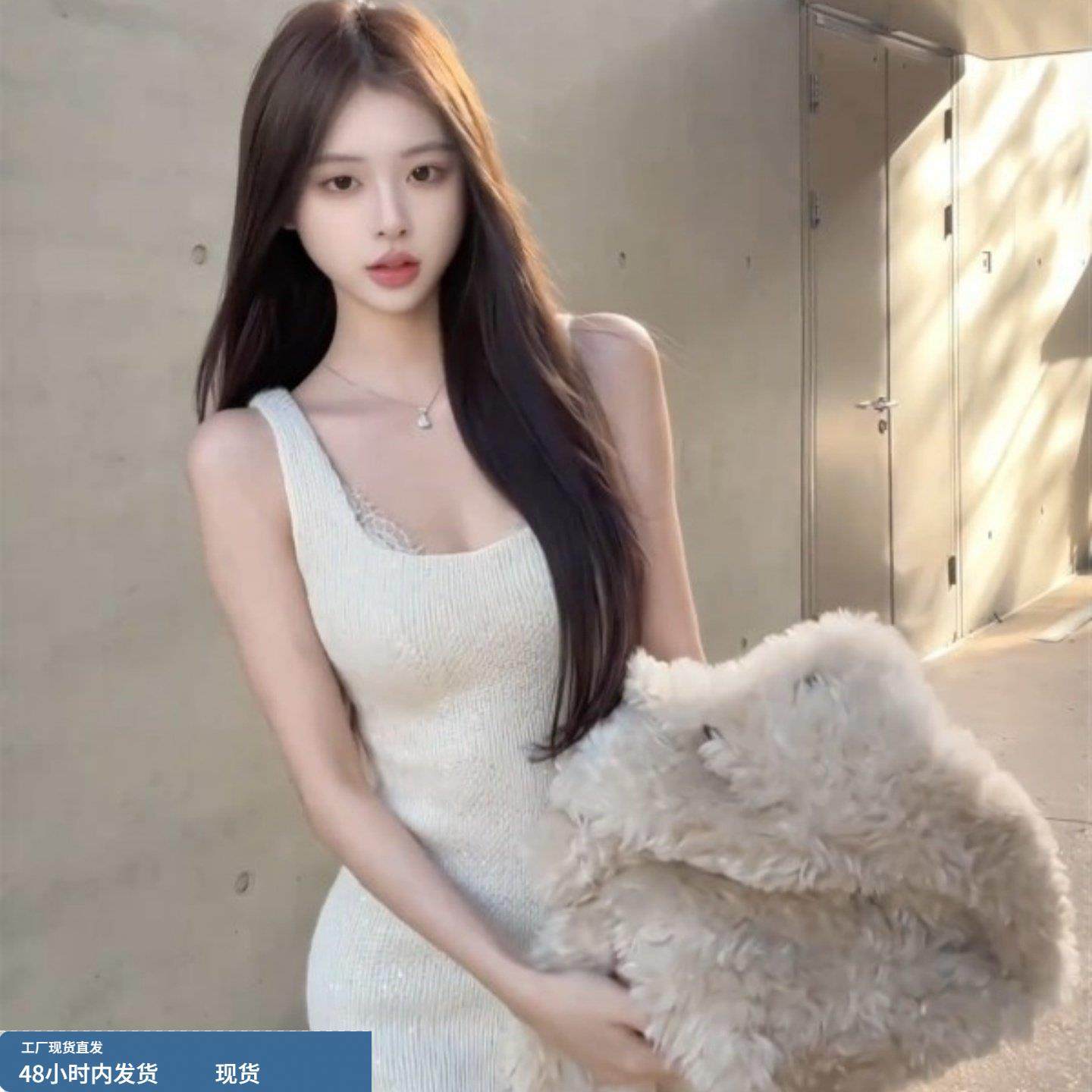 白色方领吊带针织连衣裙女秋冬纯欲名媛风收腰紧身配大衣包臀短裙