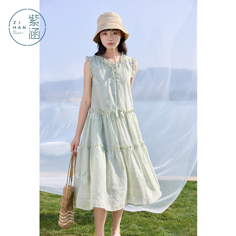 紫涵木耳边花朵刺绣绿色连衣裙女士夏季新款法式浪漫设计感a字裙