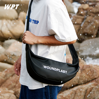 休闲百搭运动防水饺子包单肩斜挎手提包腰包PU尼龙布胸包男女同款