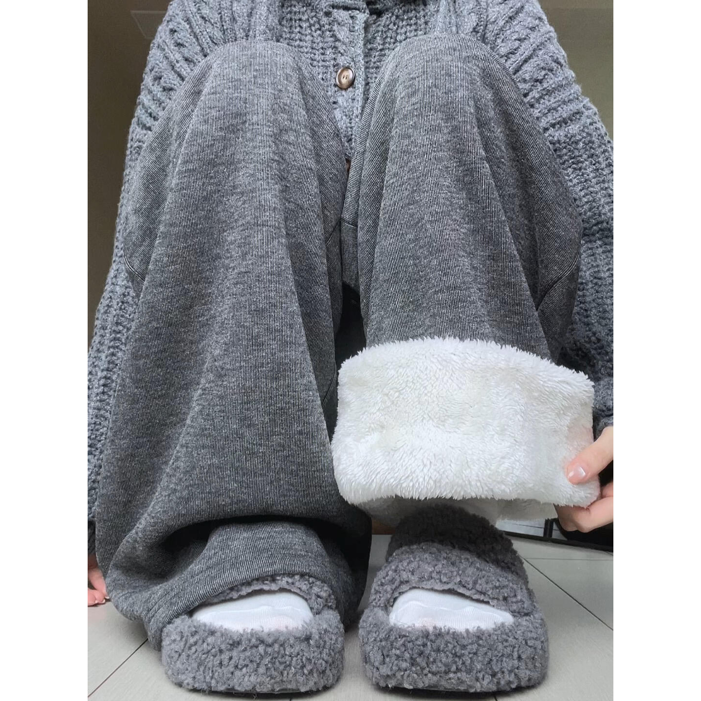 深灰色慵懒加绒糯米阔腿裤女秋冬2025新款高腰垂感宽松显瘦休闲裤