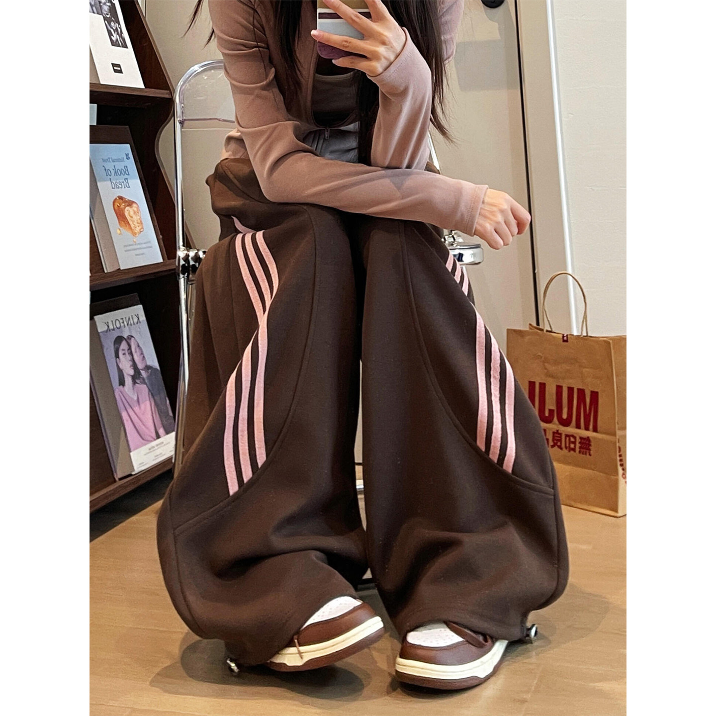 咖色松弛风条纹运动裤女2026秋季新款高腰宽松显瘦阔腿裤休闲裤子