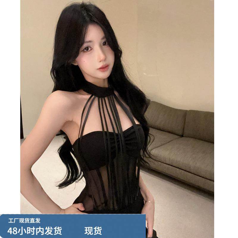 纯欲性感秋冬新款内搭设计感镂空网纱拼接挂脖飘带包臀显瘦连衣裙