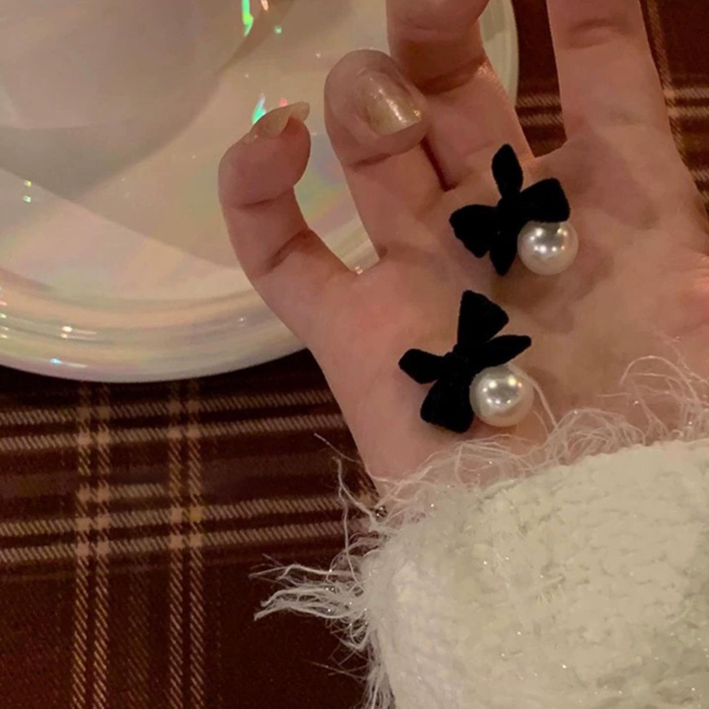 秋冬毛绒蝴蝶结珍珠耳钉女法式