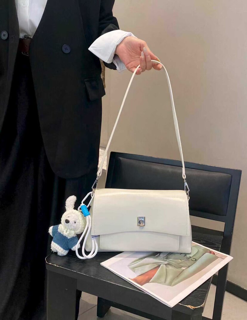 油腊皮新款女包时尚百搭单肩斜挎包手提包锁扣腋下包小方包7263-2