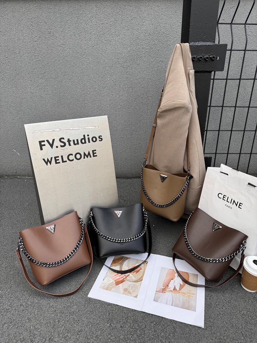 路狮缦正品女包2024秋冬新款时尚洋气单肩腋下包软皮水桶包78301