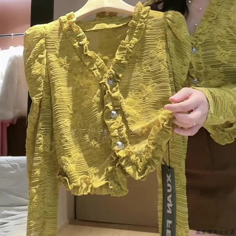 法式V领木耳边拼接上衣女早秋泡泡袖设计感修身黄色显瘦蕾丝衬衫