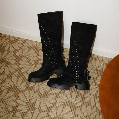 梨小七~磨砂皮铆钉小众厚底高筒骑士靴女覆古显瘦遮肉时尚直筒靴