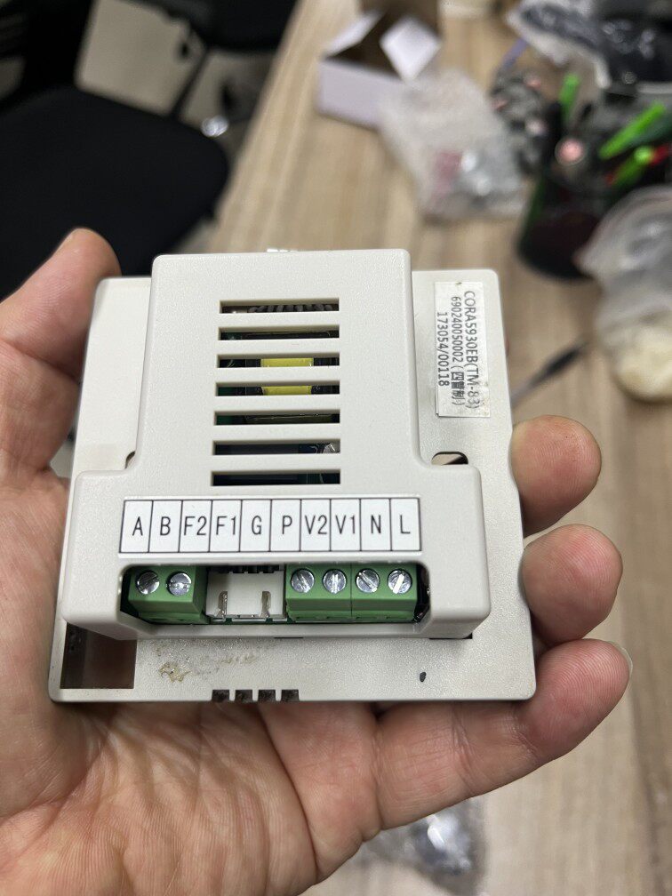 特灵四管制温控原装正品tm83线控器trane线控器温控开关面板现货