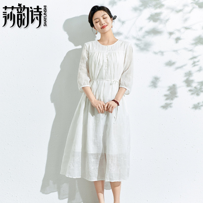 白色苎麻绣花高级感仙气长裙2024夏季新款宽松高端文艺棉麻连衣裙