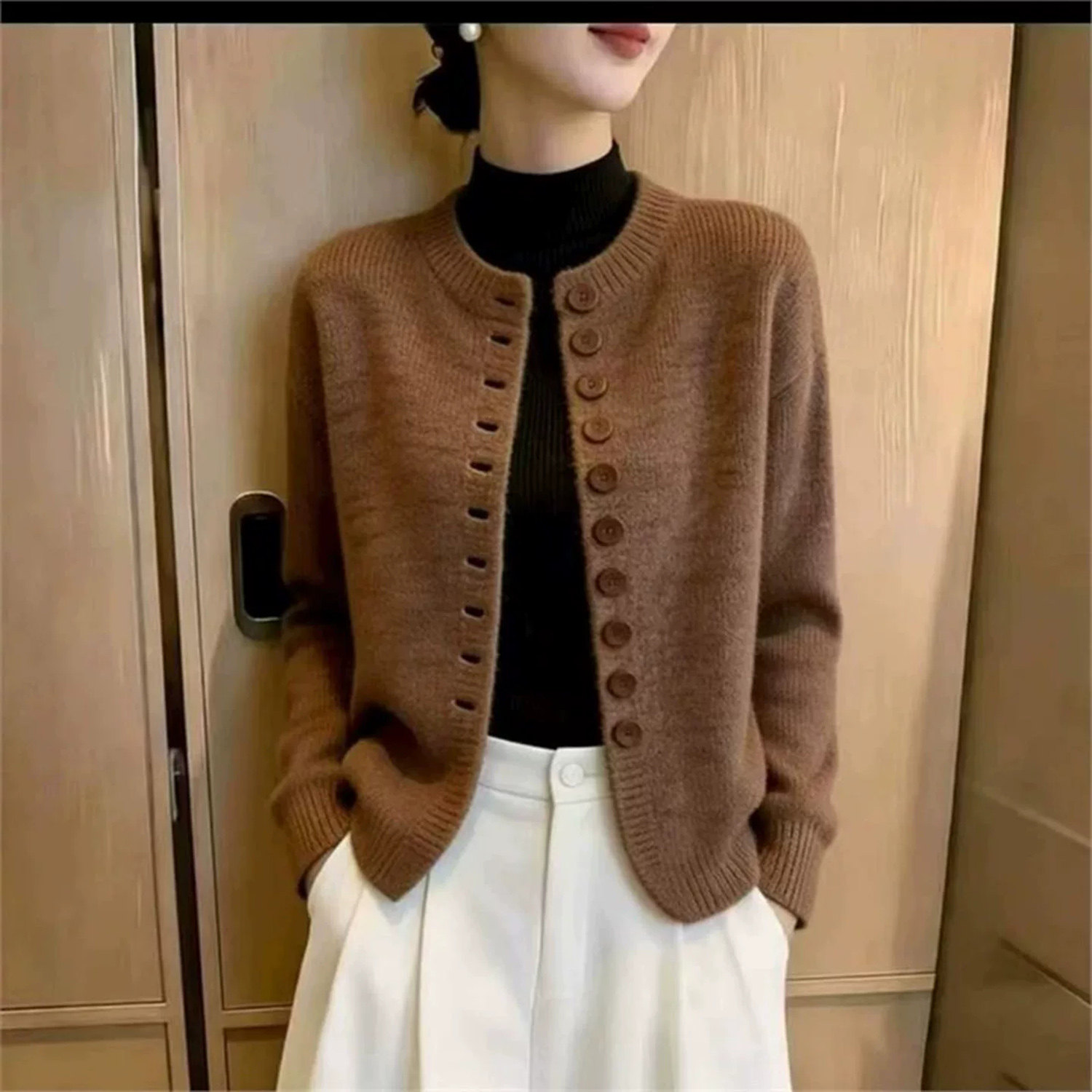 铂瑾精选女士秋冬季时尚针织衫长袖短款显腿长轻奢减龄开衫外套潮