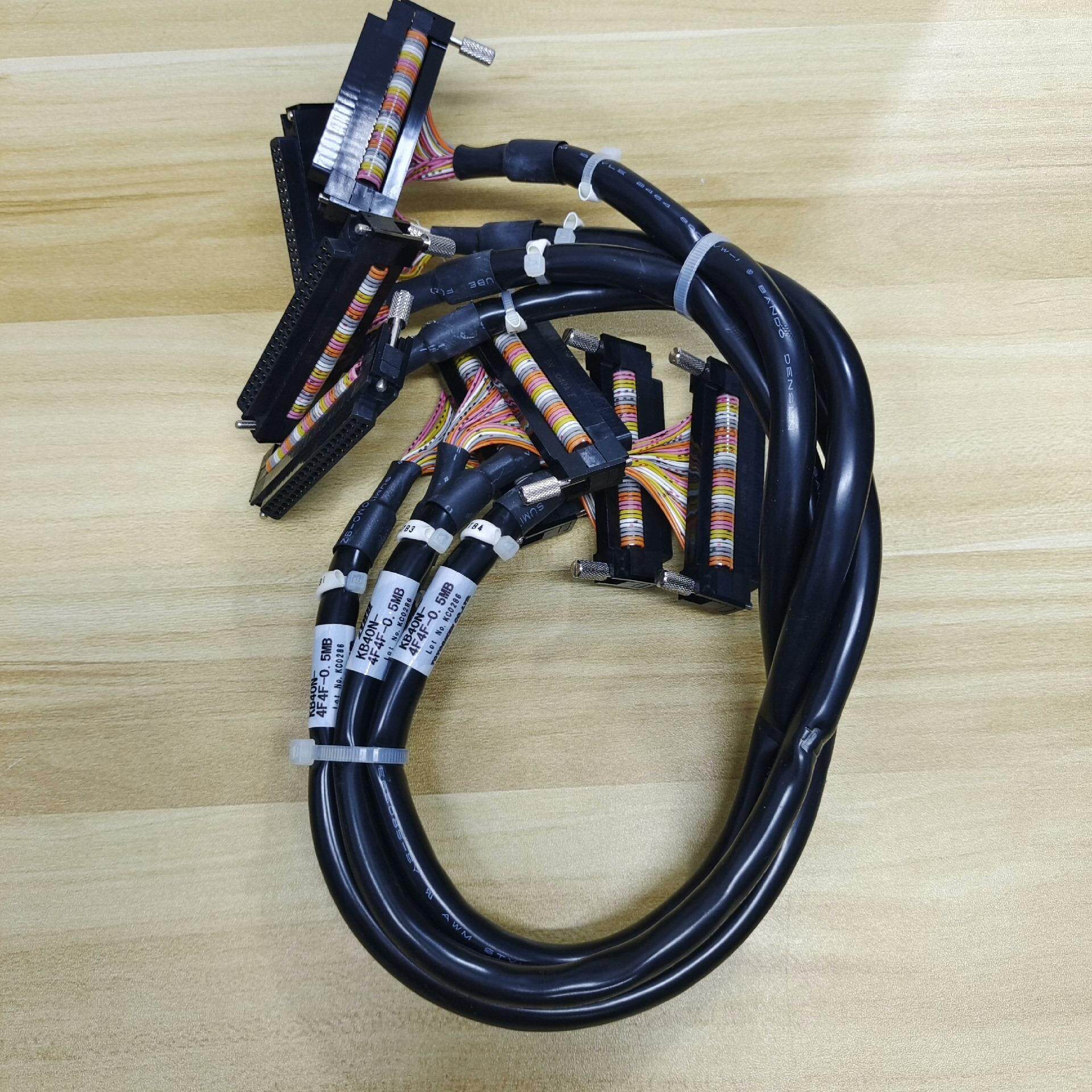 三菱Q系列40针连接线，东洋技研KB40N-4F4F-0.5议价