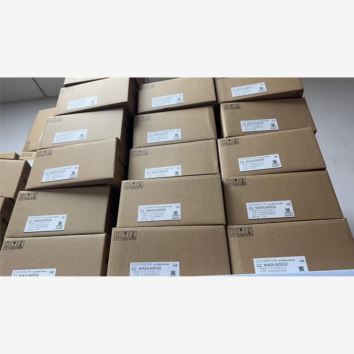 全新库存现货伺服MADLN05SE/SG+MSMF012L1