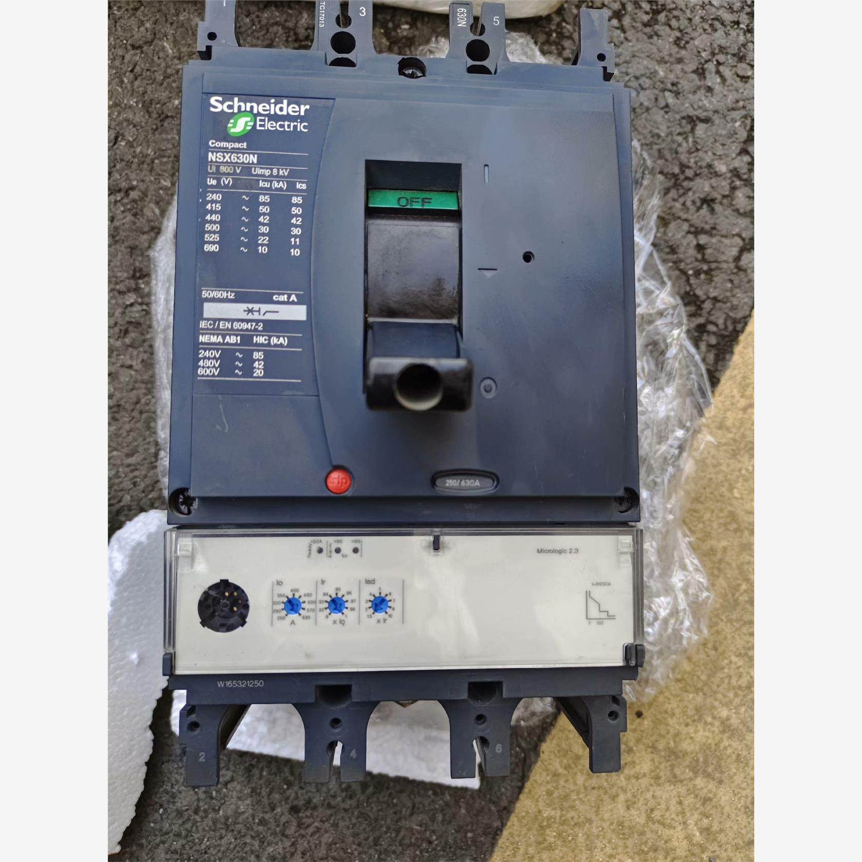 施耐德NSX630N断路器，LV432893，630A，拆机