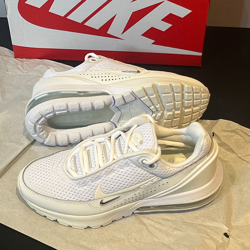 Nike耐克男女气垫跑步鞋白色系带减震运动鞋四季休闲鞋DR0453-101