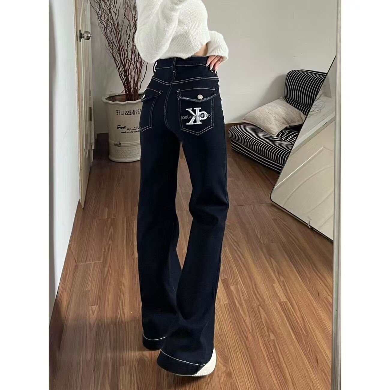 辣妹个性口袋刺绣韩系牛仔裤秋季时尚简约复古显瘦宽松高腰微喇裤