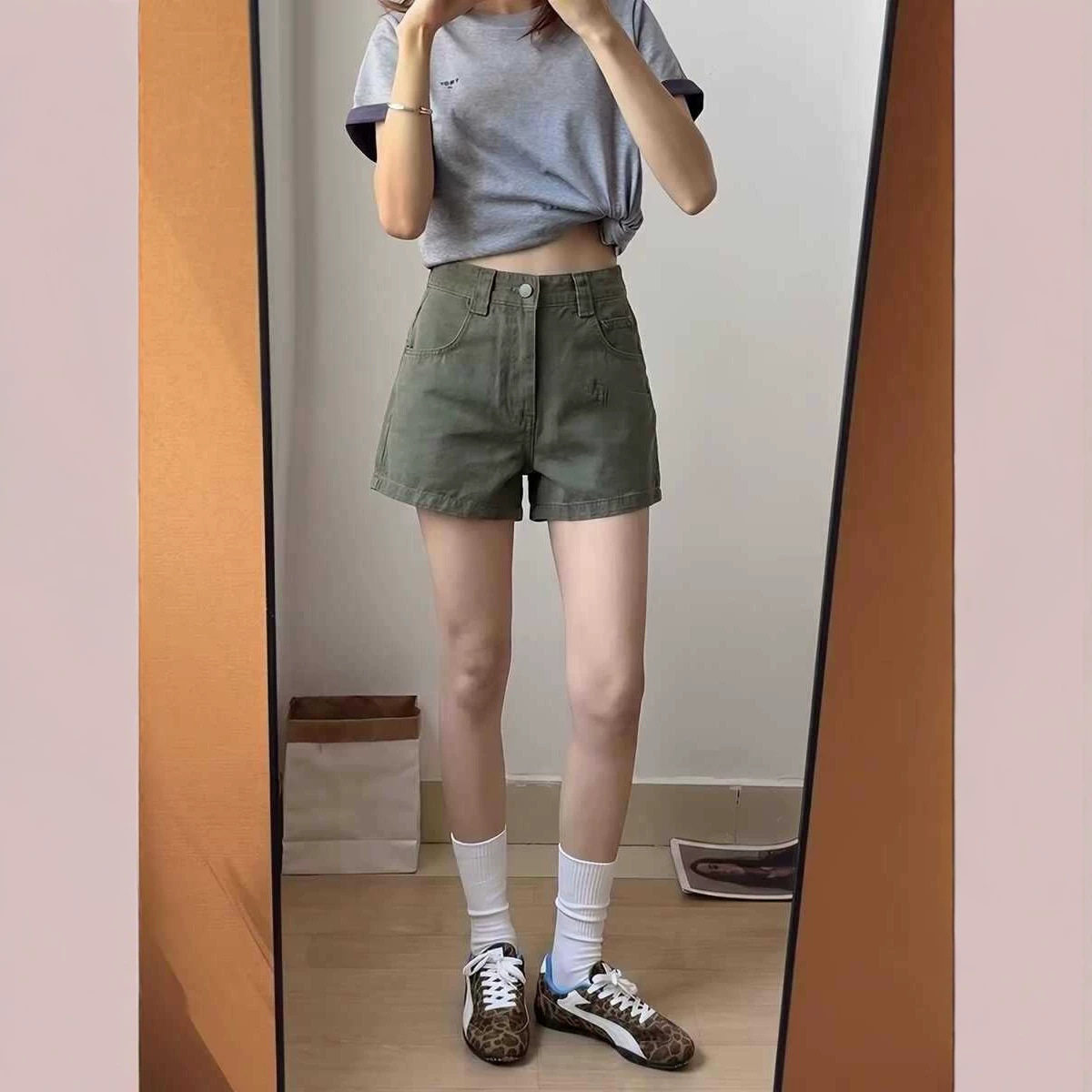 军绿色简约牛仔短裤女2026夏季新款高腰宽松显瘦百搭直筒阔腿裤子