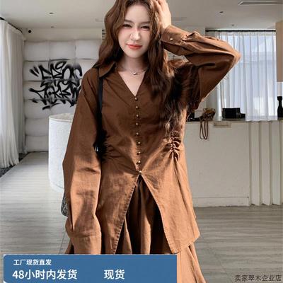 覆古咖色V领衬衫百褶短裙套装女春秋小个子巨好看大方得体两件套