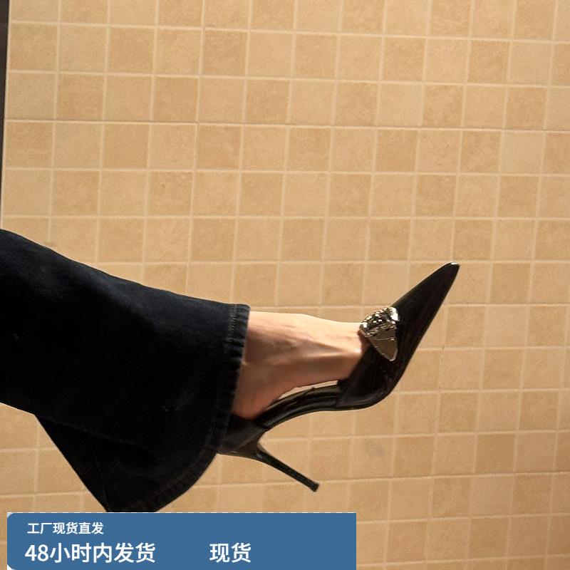 时尚真皮尖头皮带扣铆钉中空高跟鞋女细跟性感百搭职业通勤单鞋子