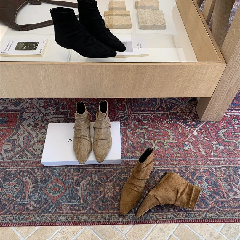 百搭褶皱小众设计感马丁靴显脚小弹力2025秋冬新款美拉德时装靴女