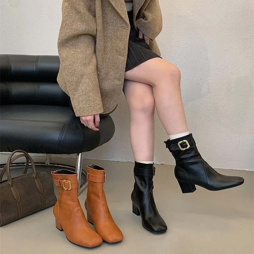 高端品质粗跟皮带扣短靴25秋冬新款真皮女靴经典百搭高跟骑士靴
