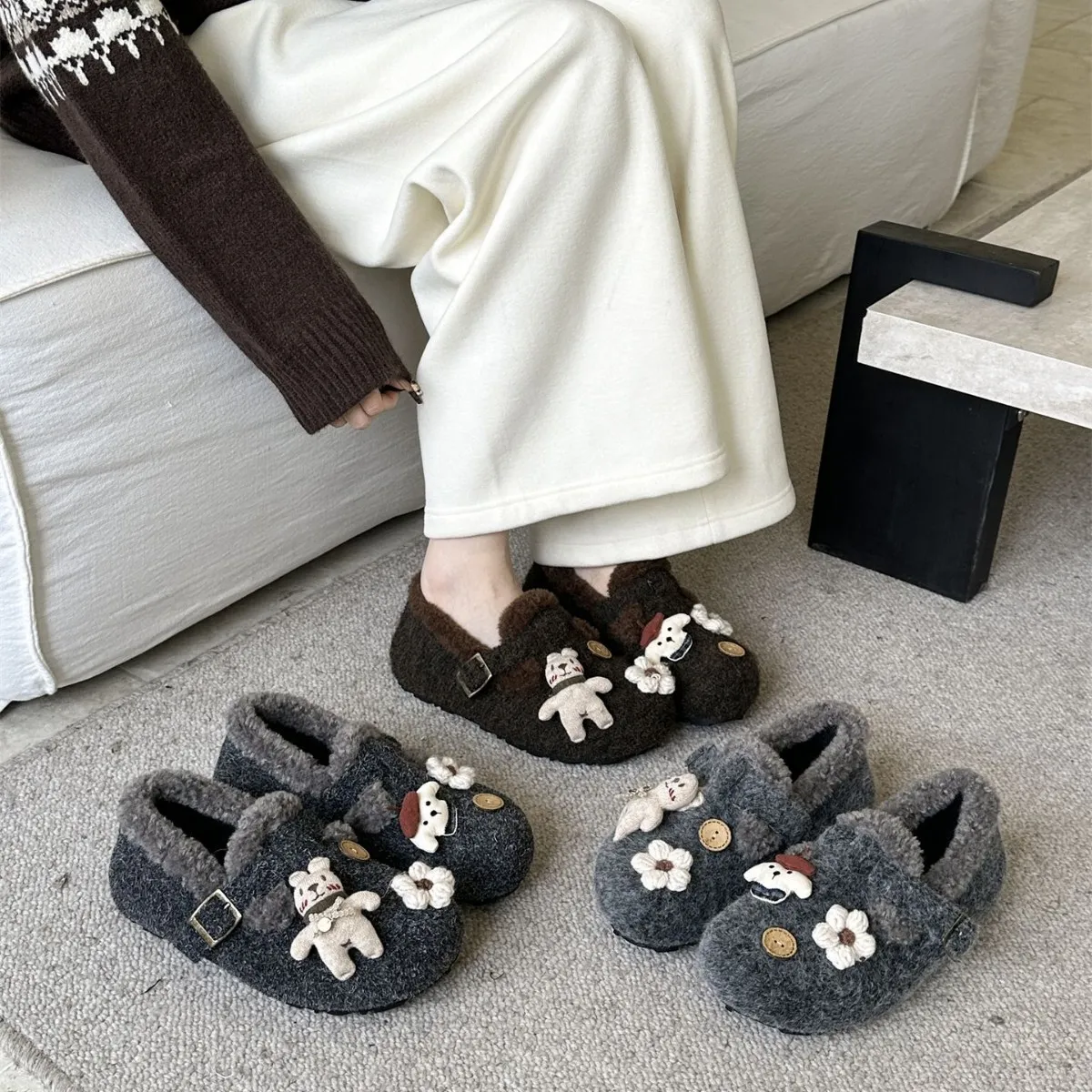 2025新款圆头毛呢卡通厚底加绒保暖防滑雪地女单鞋皮带扣加绒鞋