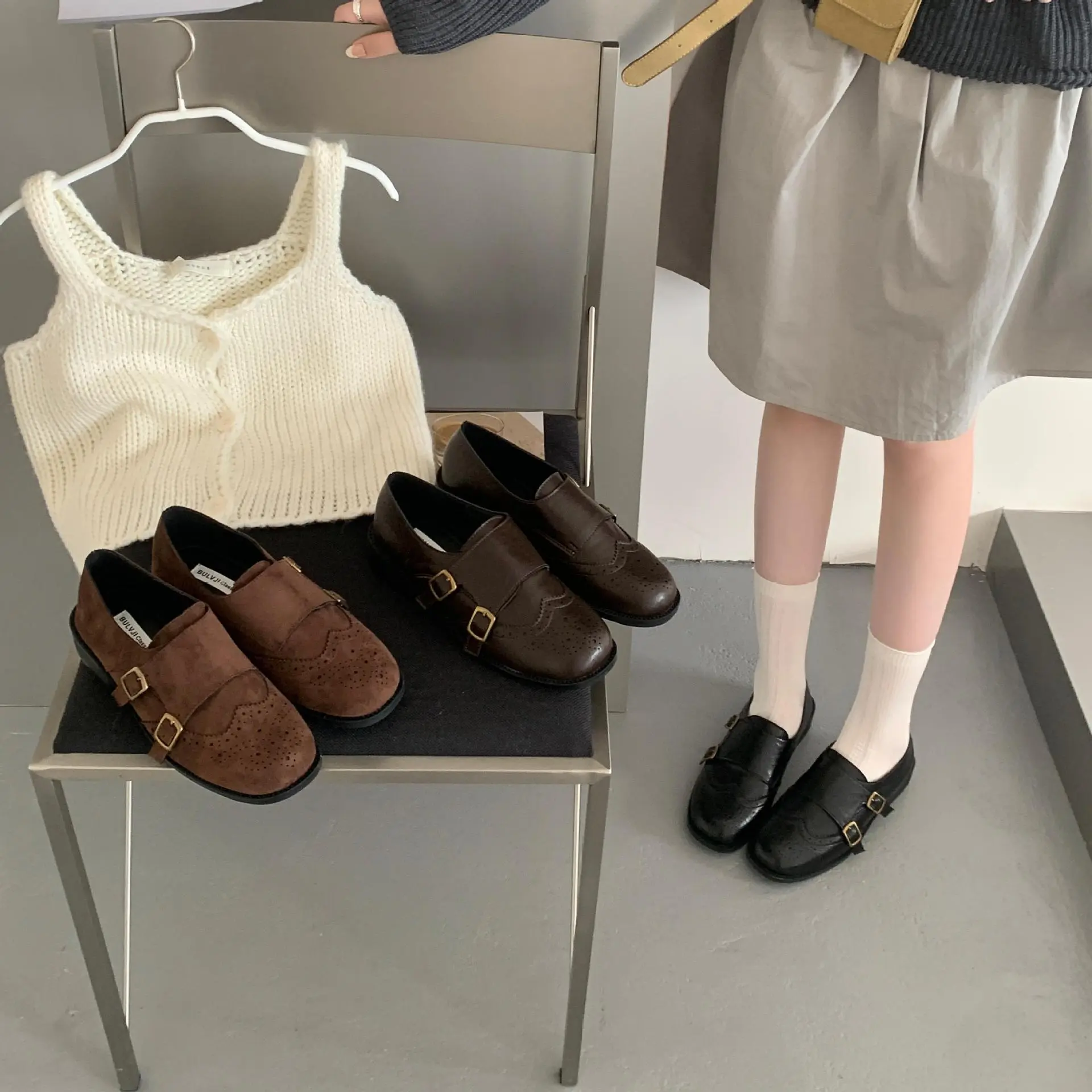 2026秋冬圆头孟克鞋女粗跟双搭扣深口单鞋英伦风皮鞋女花布洛克鞋