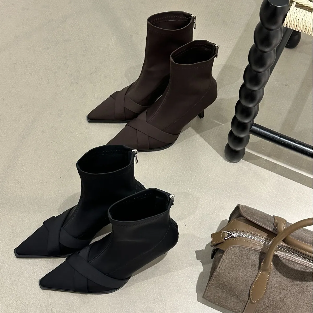 尖头靴子短靴女2025秋冬季女靴新款瘦瘦靴细跟短筒靴高跟鞋马丁靴