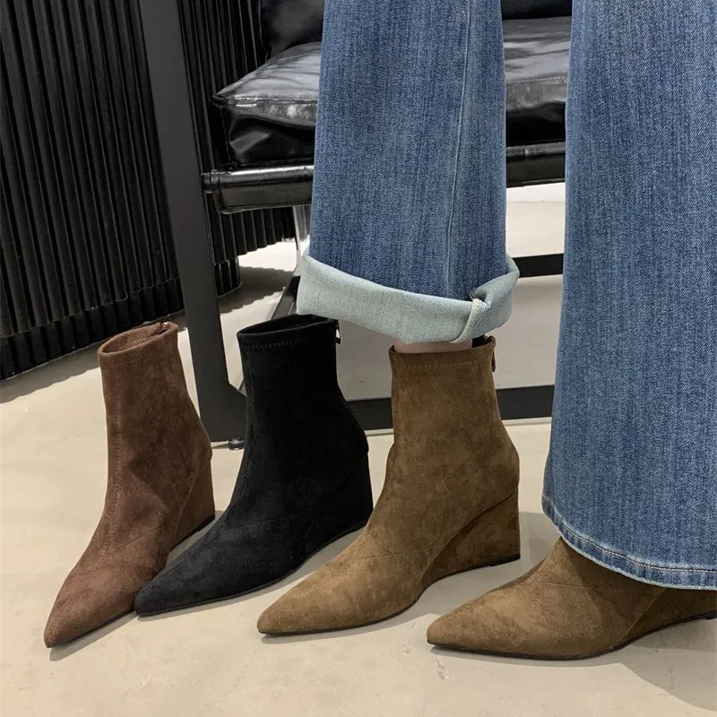 复古绒面尖头短靴2025冬季坡跟弹力瘦瘦靴法式气质马丁靴高跟靴