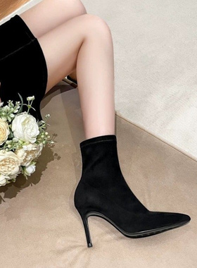 2025黑色弹力瘦瘦靴女年新款尖头中筒细跟袜靴百搭显瘦高跟短靴女