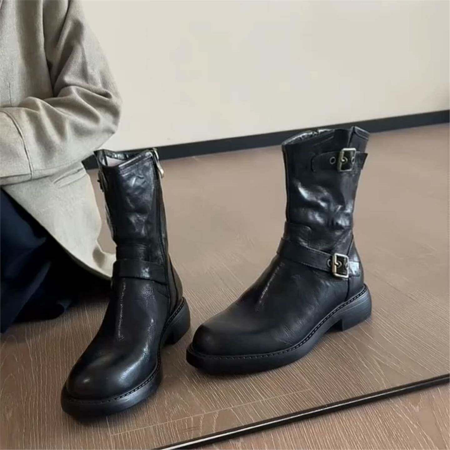 复古百搭黑色皮带扣机车靴粗跟套筒中筒靴显瘦圆头马丁靴