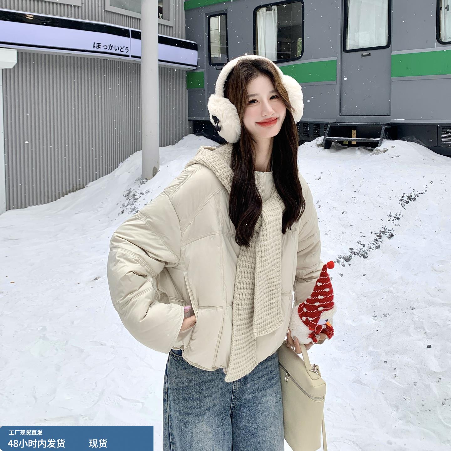 米色时尚针织披肩帽保暖羽绒服女冬季2025新款巨好看90白鸭绒外套