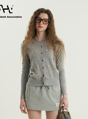 AHA爱侈艾·圆领碎花刺绣甜美减龄显瘦女羊毛混精纺毛针织开衫