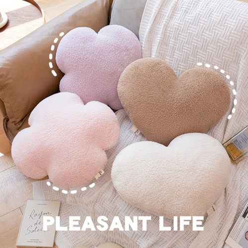 法式奶油风爱心抱枕沙发客厅
