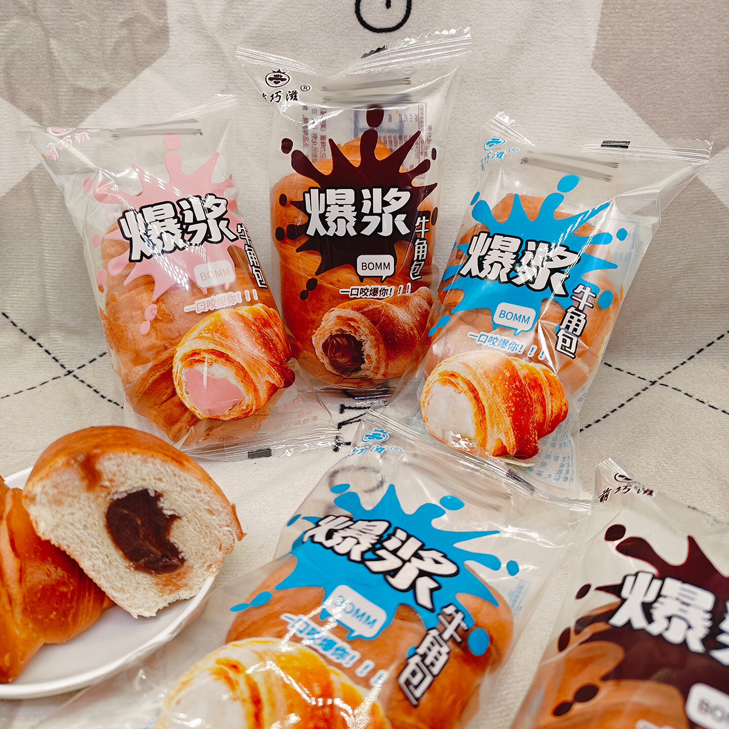 萌巧滋爆浆牛角包草莓巧克力酸奶
