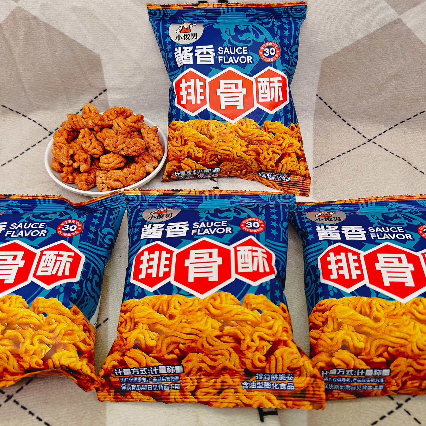 小俊男酱香排骨酥怀旧零食分享