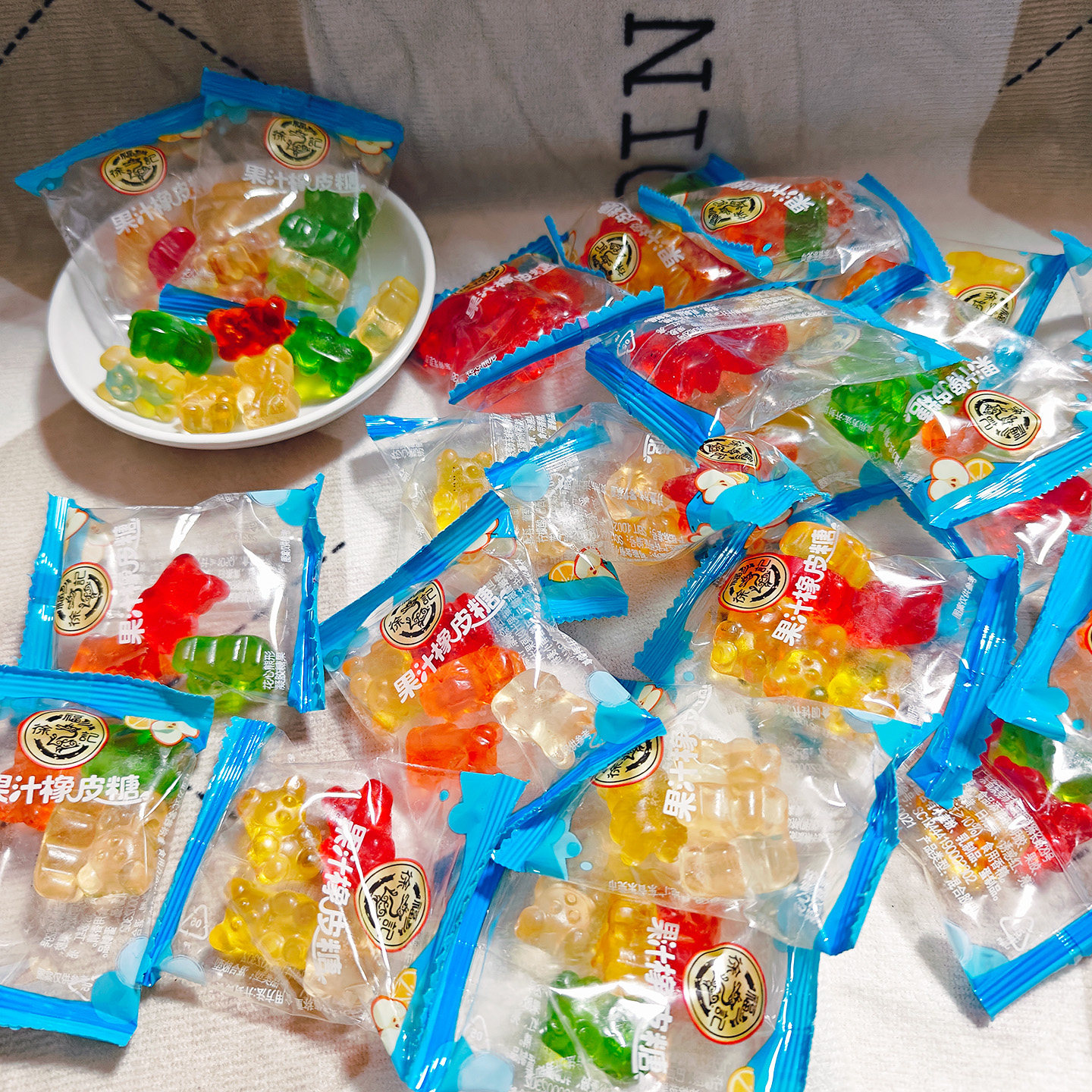 徐福记果汁橡皮糖小熊形花心熊春节年货年会造型橡皮糖果汁软糖