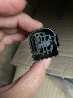 科士达4孔母插头汽车连接器10098866接插件电子水泵插头10098862