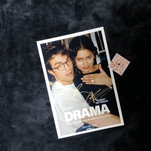 The Drama Robert Pattinson Zendaya Coleman 亲笔签名照片