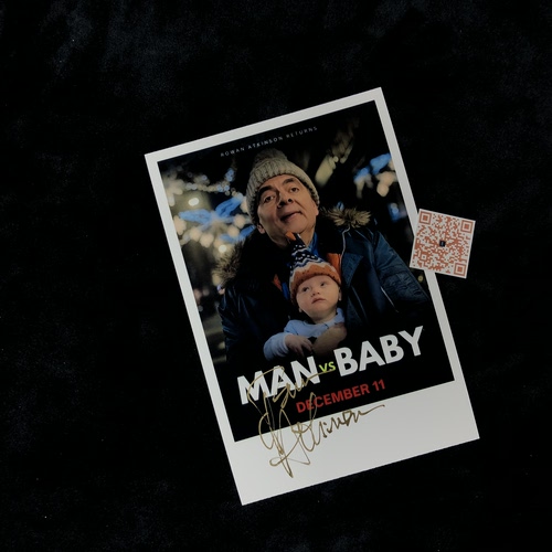 Man Vs Baby男人与婴儿 罗温艾金森Rowan Atkinson亲笔签名照片