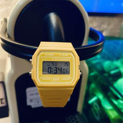 糖果色手表卡西欧复古