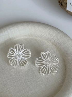 vogueess镂空花朵造型大姐姐同款新中式清冷雪花高级氛围感耳环钉