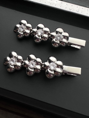 花蕊可转动小心机发夹