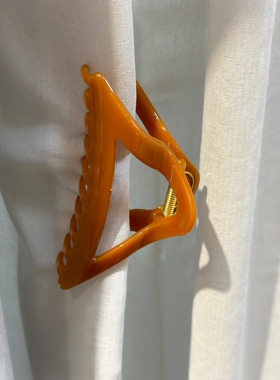 vogueess赵露思同款大号三角头发抓夹焦糖色显白款发夹高级气质挂