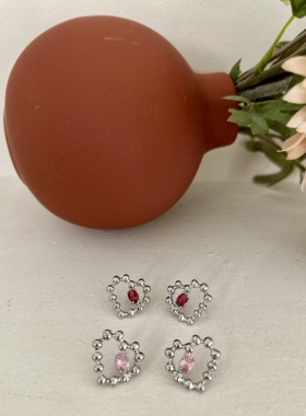 vogueess不对称爱心串珠桃心耳环无耳洞耳夹原创设计简约金属配饰