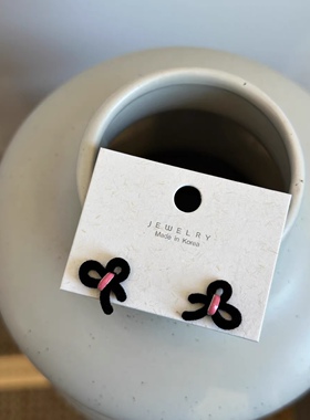 vogueess黑粉撞色设计丝绒蝴蝶结小巧耳钉环百搭显白耳饰精致银针