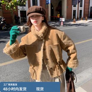卡其色皮毛一体羊羔毛外套女短款2025冬季韩系温柔风收腰显瘦外套