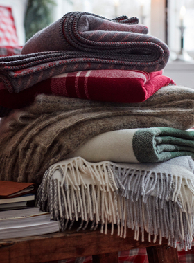 Lexington假日红白格纹羊毛毯红色logo图形盖毯子白绿格纹披肩毯