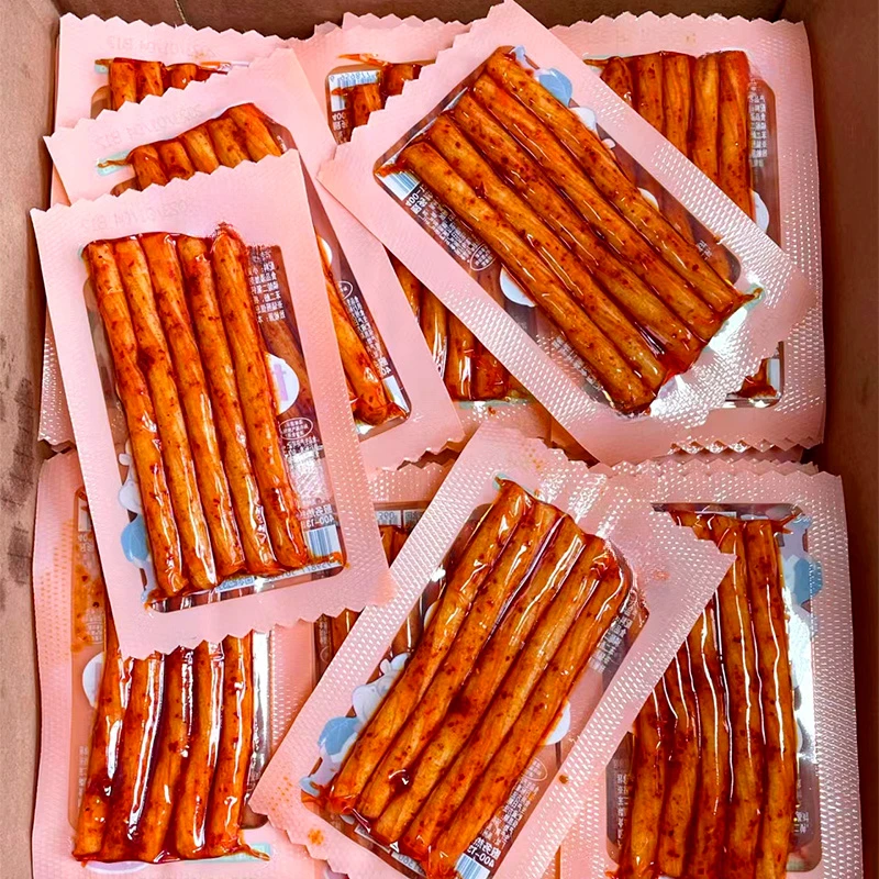 牛筋辣条辣片小吃80儿时怀旧麻辣小零食休闲解馋即食食品面筋制品