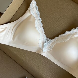 法式 透气无痕小胸内衣细肩带无钢圈 蕾丝边三角杯文胸女深V薄款